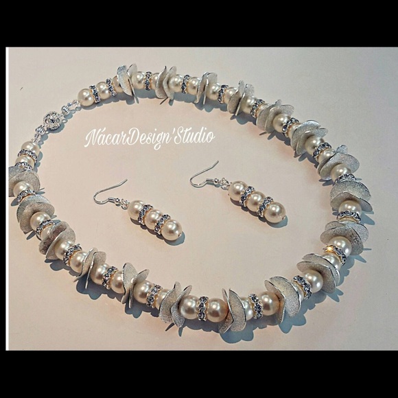 NWT Swarovski Crystal Pearl Necklace Set. - Picture 2 of 8